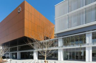 大学・短大　私立桜美林大学新宿キャンパス（大学・短大）まで525m