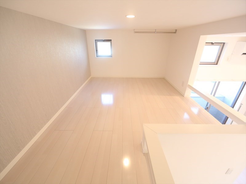 その他部屋・スペース　上階ロフト6.5帖（収納としてもお部屋としても使えます）