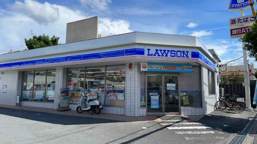 コンビニ　ローソン（コンビニ）まで820m