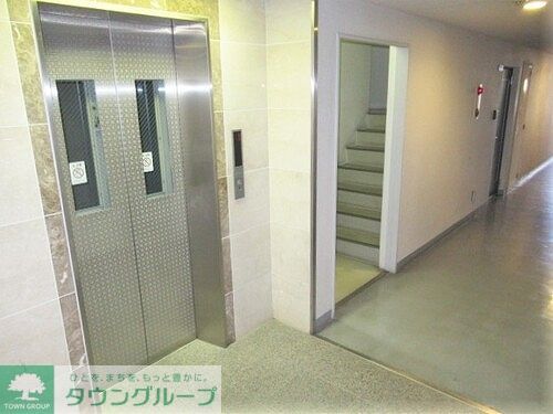 ロビー　エレベーター