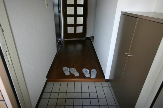 玄関　※写真は同タイプのお部屋となり、実際のお部屋とは異なります