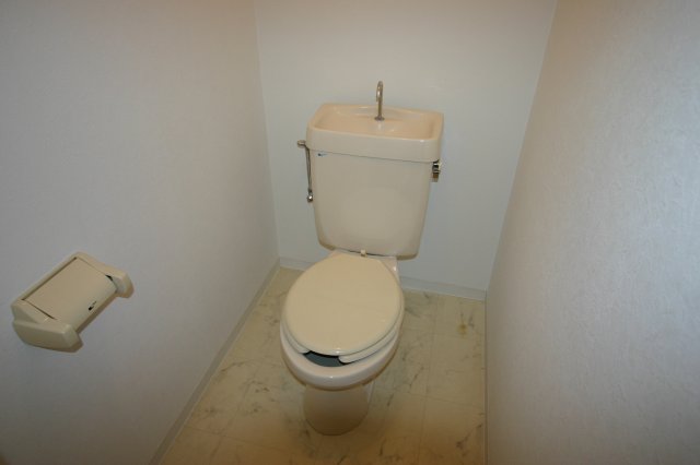 トイレ　※写真は同タイプのお部屋となり、実際のお部屋とは異なります