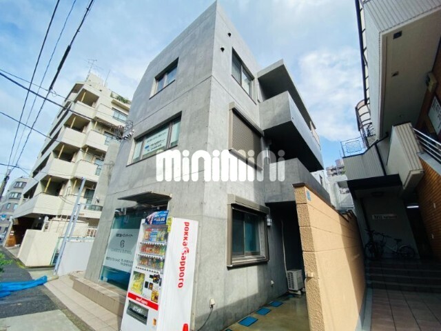 建物外観　駅前に商店街あり便利