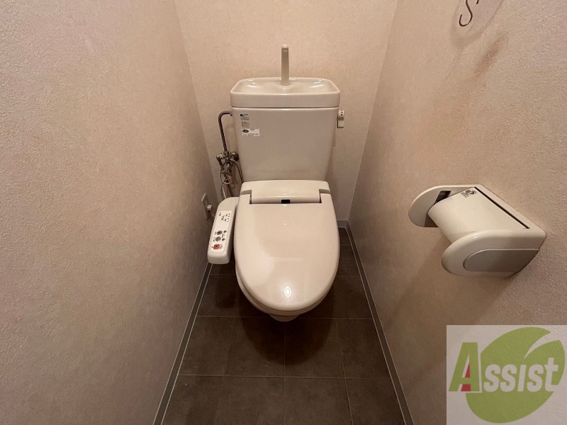 トイレ　こちらはトイレです。清潔感があり、安心して使用できます。