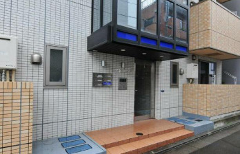 エントランス　落ち着いたエントランスです