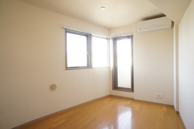居室・リビング　２面採光なので、明るく風通しのよいお部屋です♪