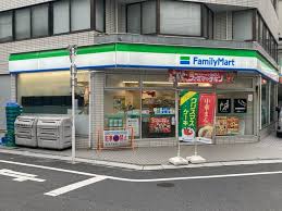 コンビニ　ファミリーマート恵比寿駅南店（コンビニ）まで240m