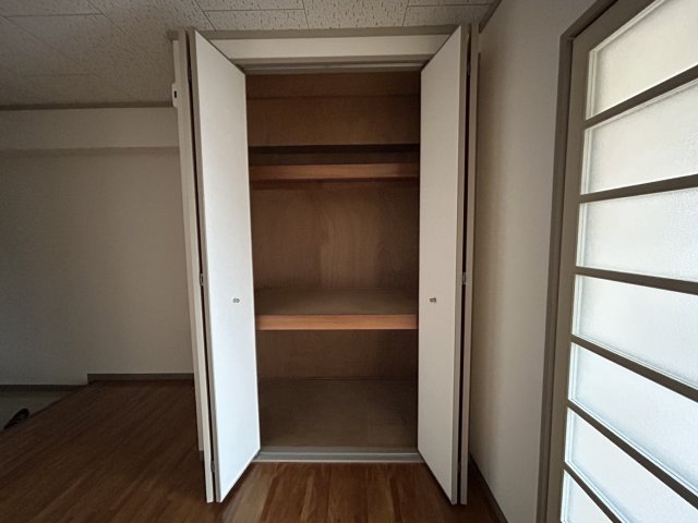 収納　同物件別号室の写真です。