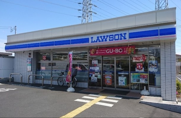 コンビニ　ローソン世田谷北烏山三丁目店（コンビニ）まで428m
