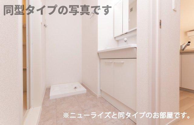 洗面設備　ゆったりとスペースのある洗面所