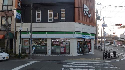 玄関　コンビにまで徒歩約4分。西へ約300ｍ。