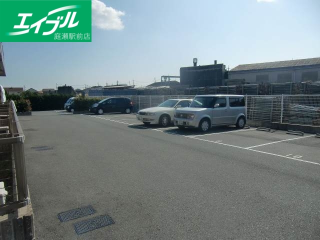駐車場　広い駐車場
