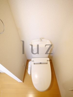 トイレ　温水洗浄便座完備のトイレ
