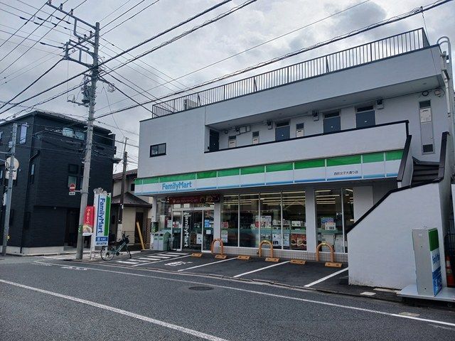コンビニ　ファミリーマート（コンビニ）まで124m