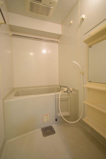 バス・シャワールーム　同物件の別部屋のお写真です。ご参考までに御覧ください。