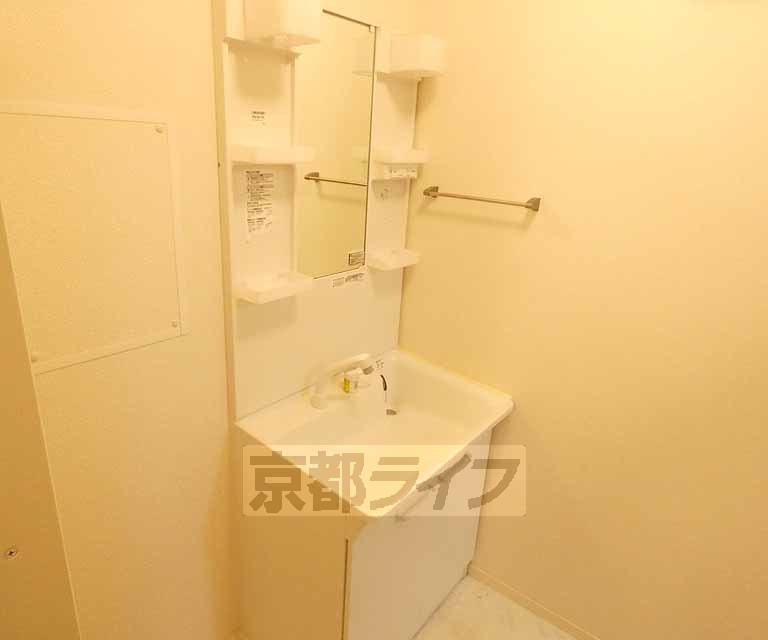 洗面設備　独立洗面台付きです。