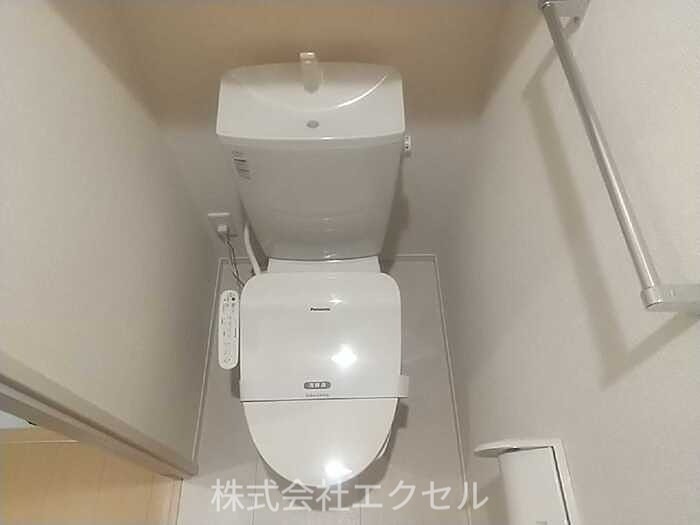 トイレ　温水洗浄便座です。