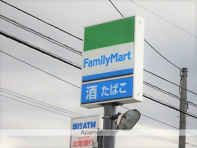 コンビニ　ファミリーマート（コンビニ）まで424m