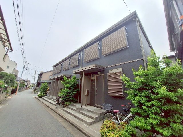 建物外観　★駅と商店街が近くで何かと便利な立地です★
