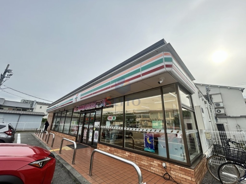 コンビニ　セブンイレブン豊中稲津町1丁目店（コンビニ）まで447m