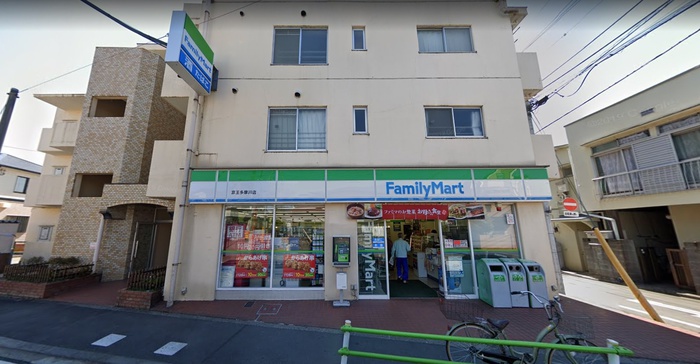 コンビニ　ファミリーマート京王多摩川店（コンビニ）まで700m