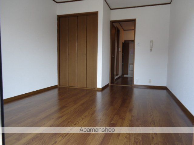 エレガンタナカIIの居間写真