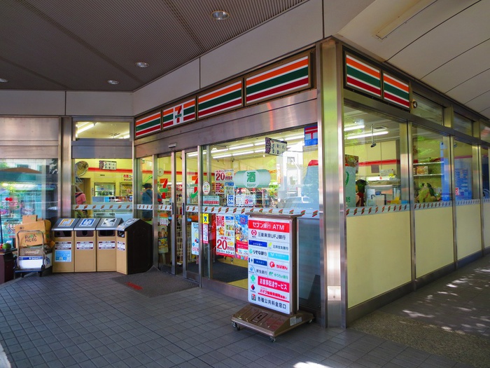 コンビニ　セブンイレブン新高円寺駅前店（コンビニ）まで49m