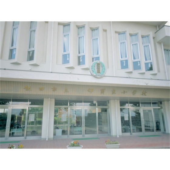 小学校　飯田市立伊賀良小学校（小学校）まで1303m