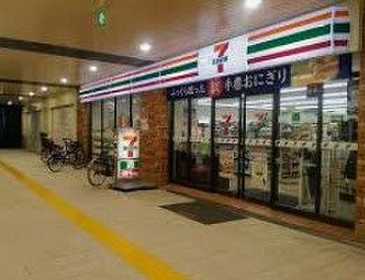 コンビニ　セブンイレブン 千住大橋駅店（コンビニ）まで573m