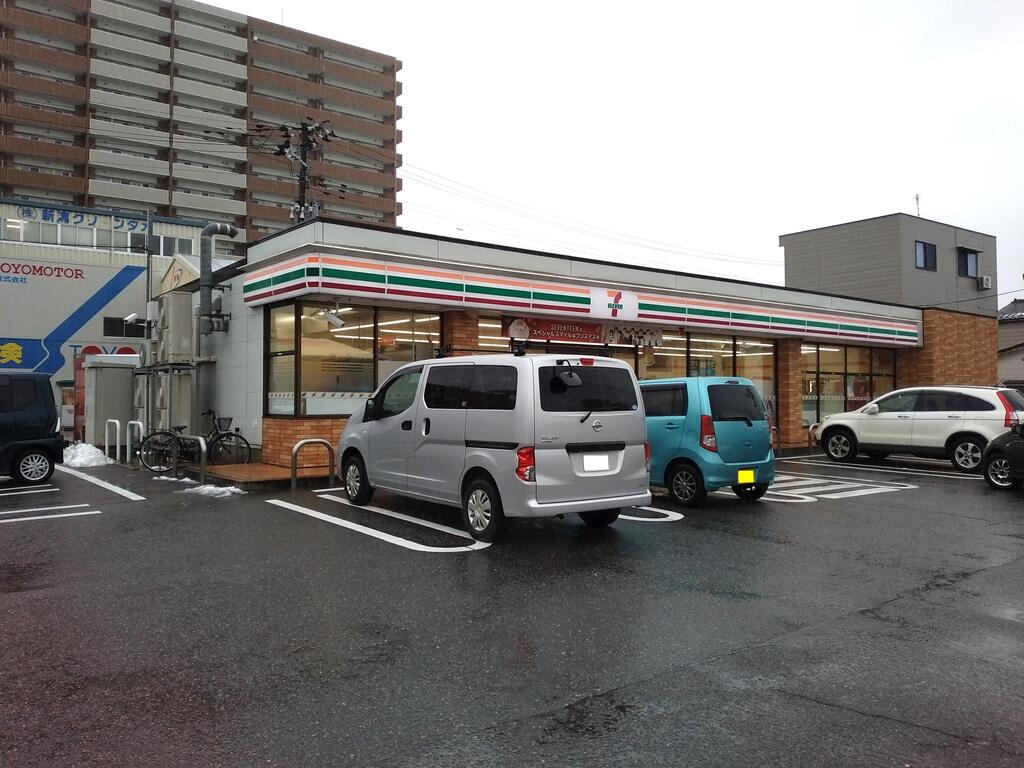 コンビニ　セブンイレブン新潟下木戸2丁目店（コンビニ）まで523m