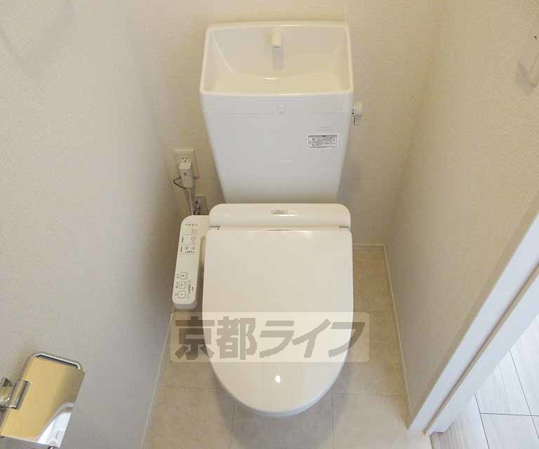 トイレ　ウォシュレットつき