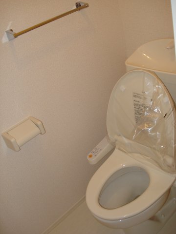 トイレ　別部屋反転間取りのお写真となります。
