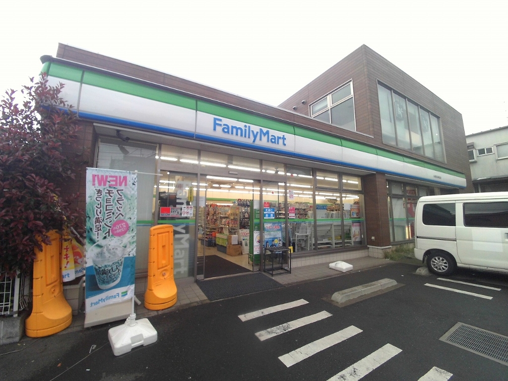 コンビニ　ファミリーマート 梅ヶ丘駅前店（コンビニ）まで122m