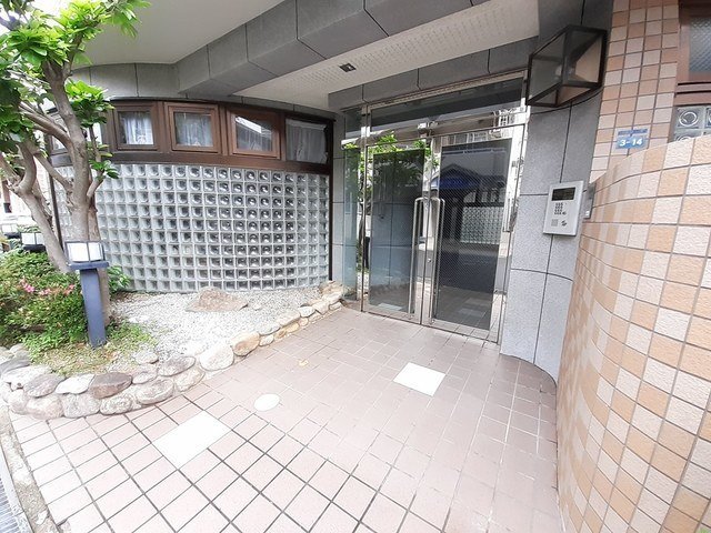 エントランス　ゆとりのあるエントランスです
