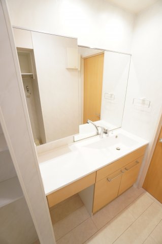 洗面設備　※同物件・同タイプの写真です。