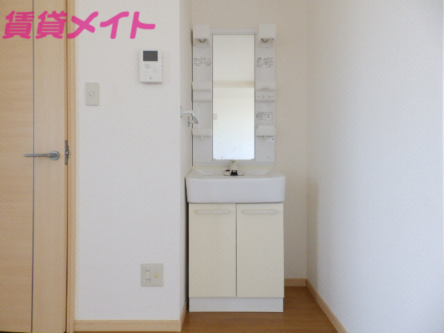 洗面設備　同型参考写真