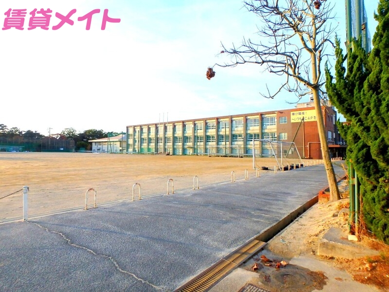 中学校　桑名市立陵成中学校（中学校）まで1967m