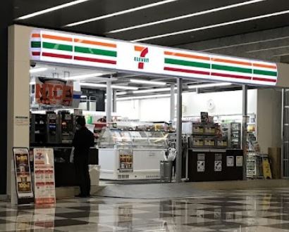 コンビニ　セブン－イレブン芝浦スクエアビル店（コンビニ）まで389m