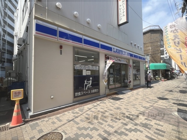 コンビニ　ローソン伊丹中央一丁目店（コンビニ）まで300m