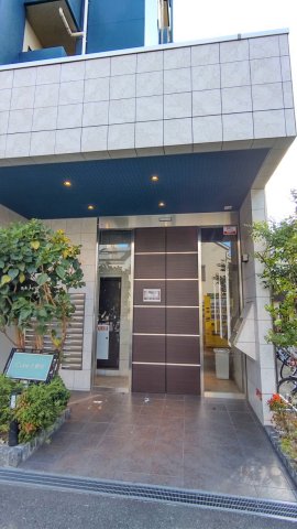 エントランス　清掃の行き届いたきれいなエントランスです