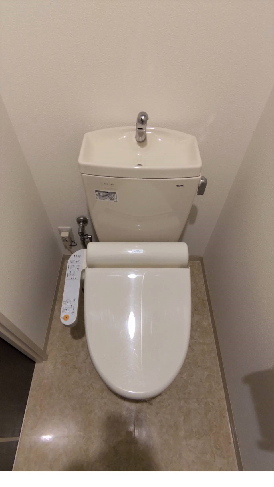 トイレ　ウォシュレット機能付きです