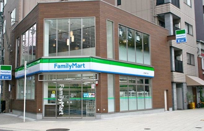 コンビニ　ファミリーマート 西天満四丁目店（コンビニ）まで50m