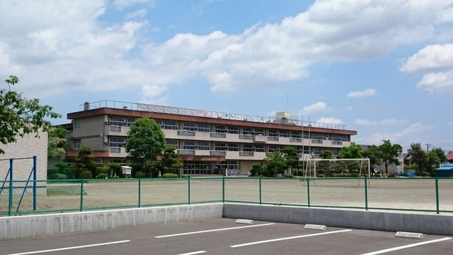 小学校　小山市立小山城東小学校（小学校）まで564m
