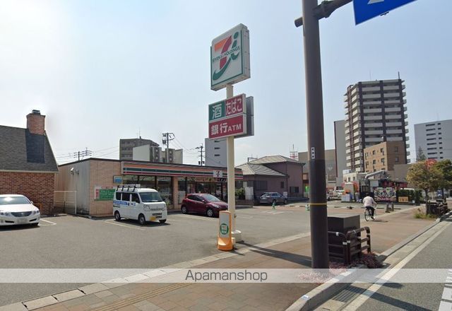 コンビニ　セブンイレブン（コンビニ）まで737m