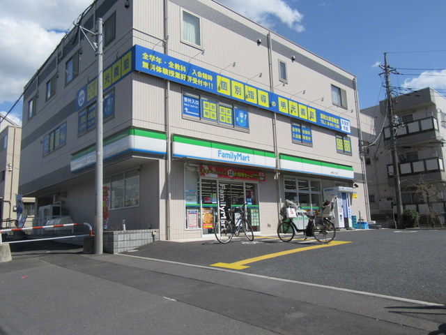 コンビニ　ファミリーマート太田窪二丁目店（コンビニ）まで271m