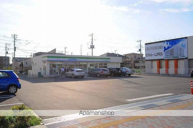 コンビニ　ファミリーマート（コンビニ）まで392m