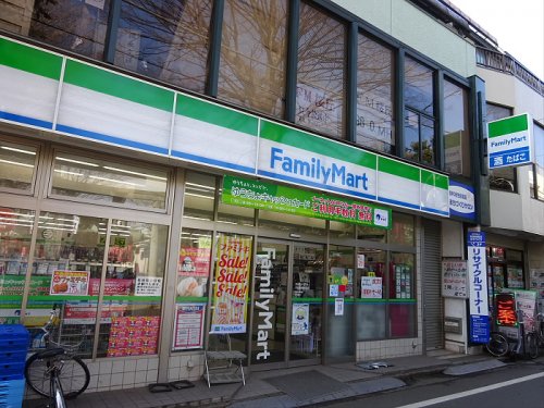 コンビニ　ファミリーマート千歳船橋駅南店（コンビニ）まで125m
