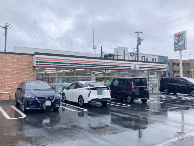 コンビニ　セブンイレブン小倉くさみ駅前店（コンビニ）まで412m