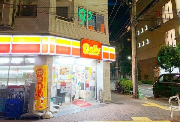 コンビニ　デイリーヤマザキ御園店（コンビニ）まで110m