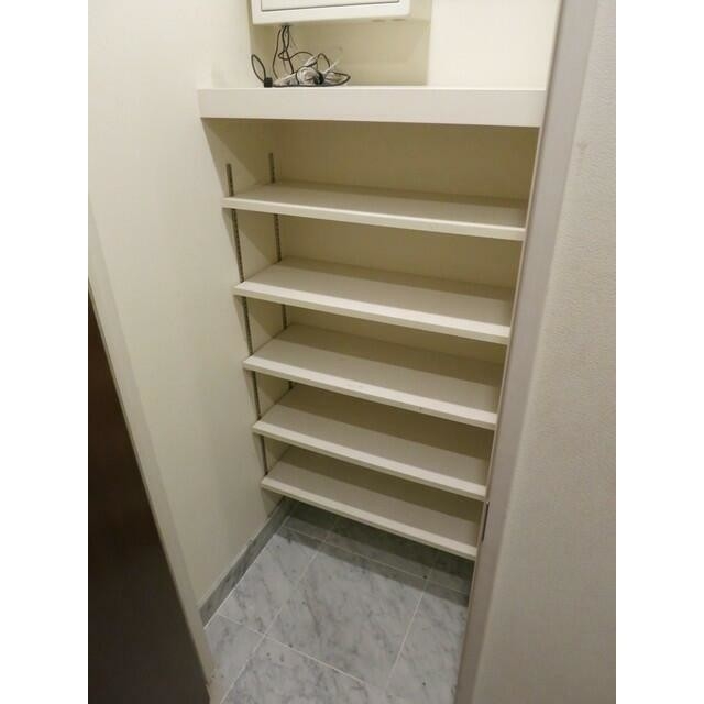 玄関　別